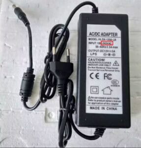 Contoh adaptor 12 V 