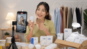 Jualan lampu dan alat listrik di platform media sosial
